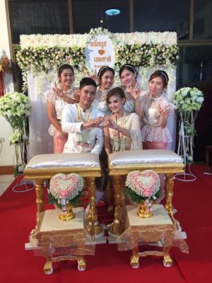 ชุดไทยเพื่อนเจ้าสาว เช่าที่แบมบี้ เวดดิ้ง ห้วยขวาง